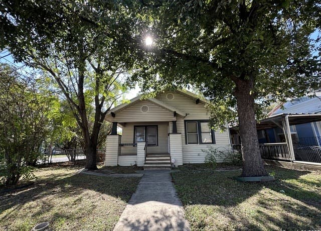 2246 E Houston St — photo 2