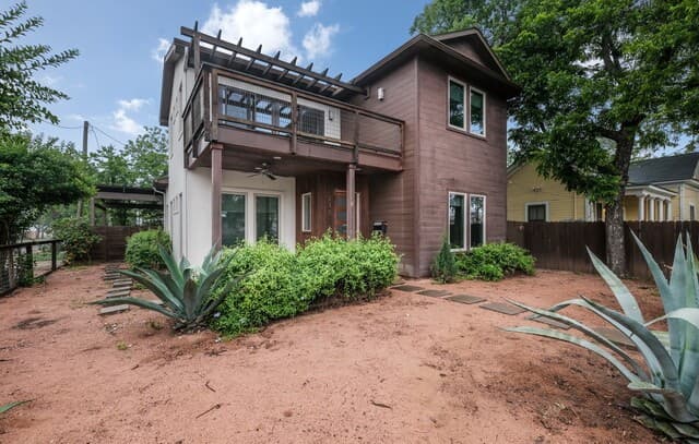 230 Callaghan — photo 2