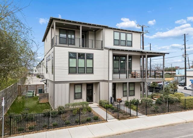 1423 S Presa St Unit 102 — photo 2