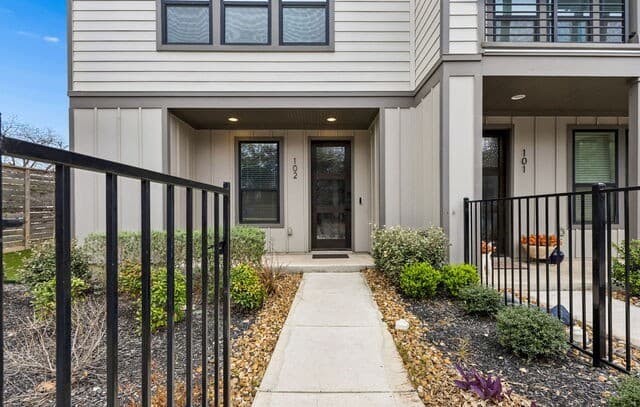 1423 S Presa St Unit 102 — photo 3