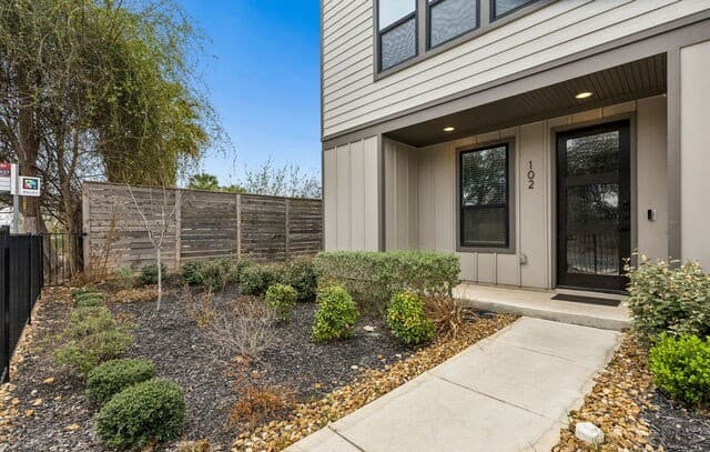 1423 S Presa St Unit 102 — photo 4