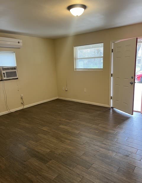 4419 N Hein Unit 3 — photo 2