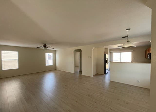 4-bedroom rental at 25447 Longbranch Run in San Antonio, TX — photo 4