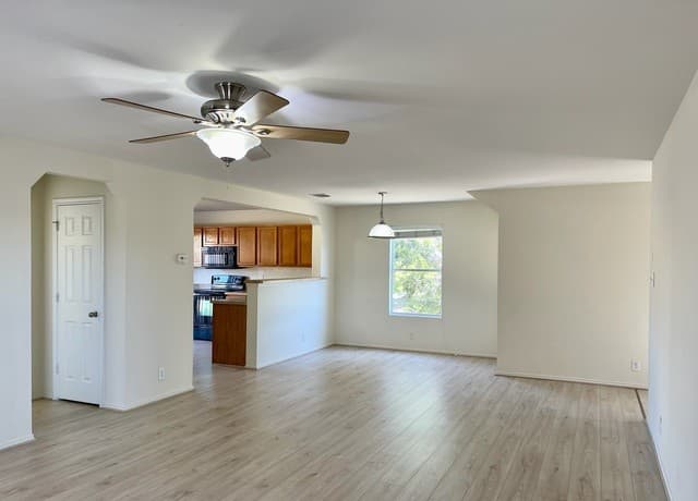 4-bedroom rental at 25447 Longbranch Run in San Antonio, TX — photo 5
