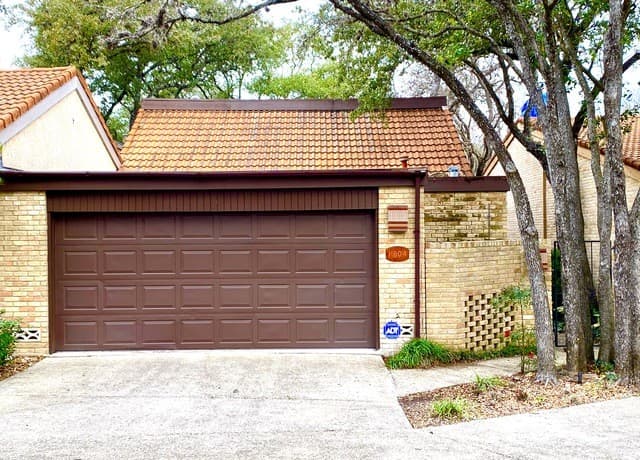 11804 Mission Trace St