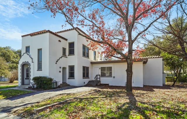 326 E Mistletoe Ave Unit 1 — photo 1