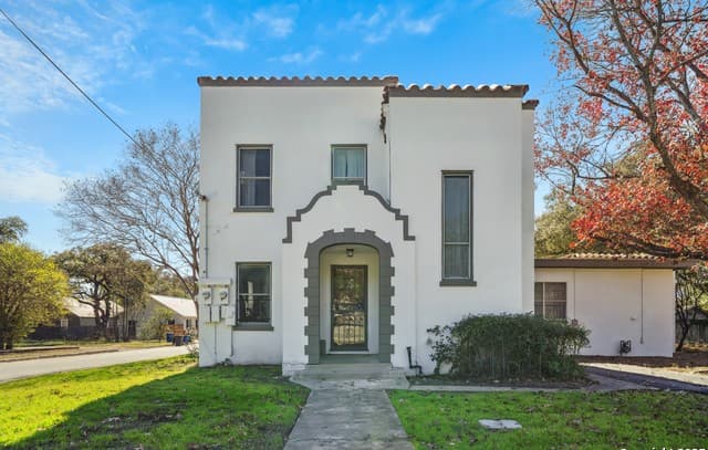 326 E Mistletoe Ave Unit 1 — photo 2