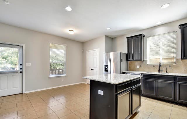 3-bedroom rental at 1447 Kedros in San Antonio, TX — photo 4