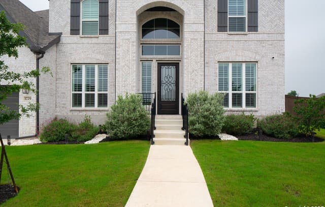 1729 Crystal Bridges — photo 3