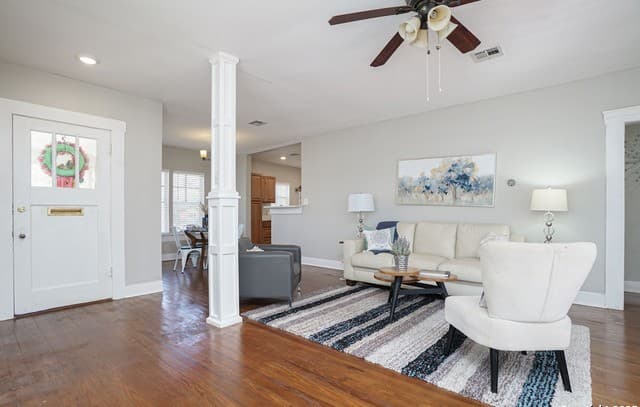 420 W Lullwood — photo 3