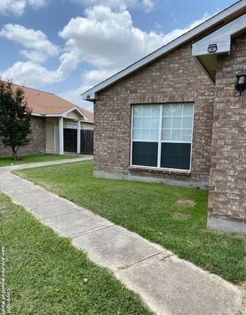 3-bedroom rental at 5607 Lakebend West Unit UNIT 1 in San Antonio TX