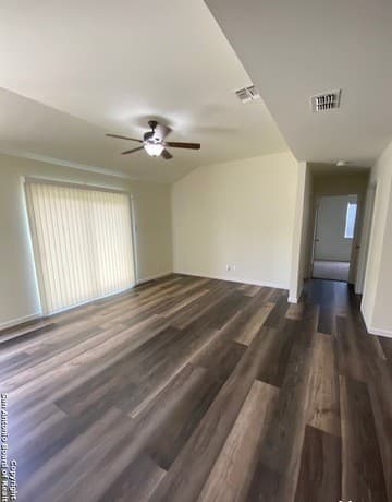 3-bedroom rental at 5607 Lakebend West Unit UNIT 1 in San Antonio, TX — photo 2