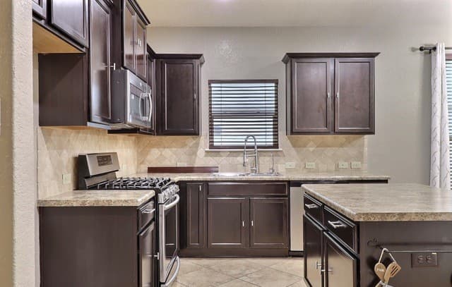 3-bedroom rental at 211 Finch Knoll in San Antonio, TX — photo 5