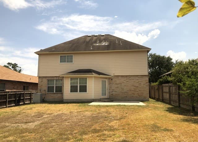 4-bedroom rental at 6311 Donely in San Antonio, TX — photo 5