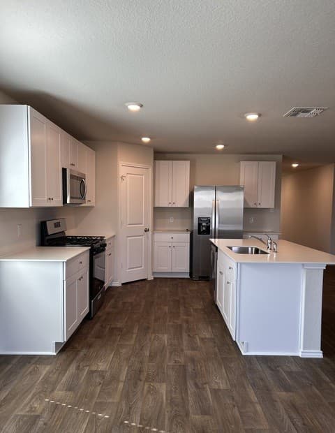 3-bedroom rental at 13928 San Saba Falls in San Antonio, TX — photo 3