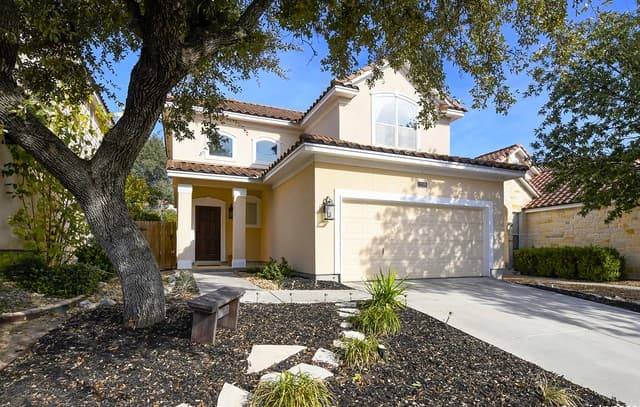 3-bedroom rental at 1119 Pinnacle Fls in San Antonio, TX — photo 2