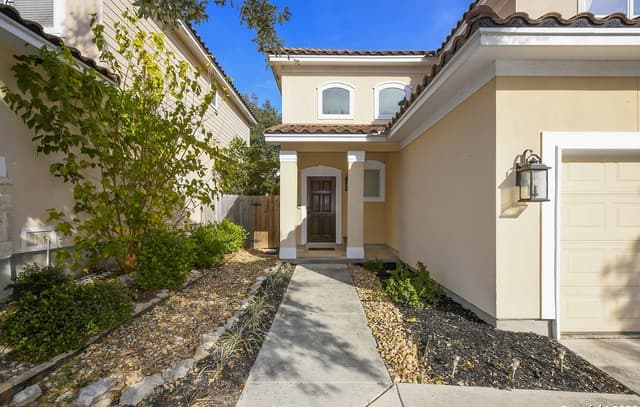 3-bedroom rental at 1119 Pinnacle Fls in San Antonio, TX — photo 3