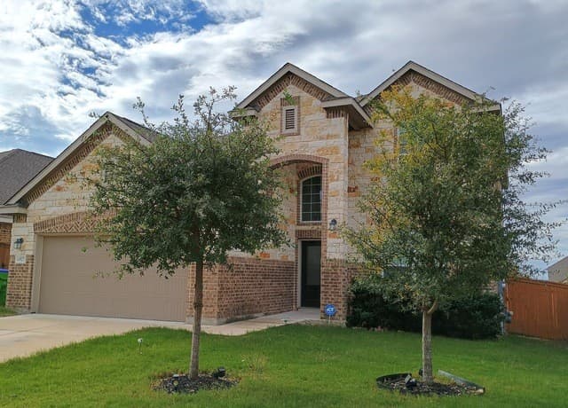 4-bedroom rental at 11927 Tower Forest in San Antonio, TX — photo 2
