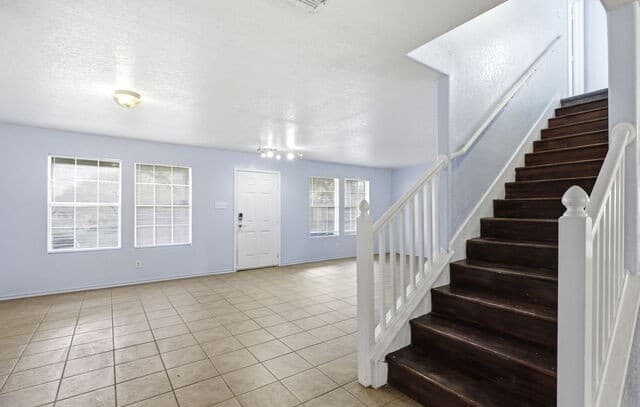 4-bedroom rental at 10018 Fisherman Pier in San Antonio, TX — photo 2