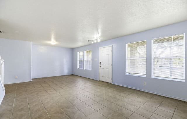 4-bedroom rental at 10018 Fisherman Pier in San Antonio, TX — photo 4