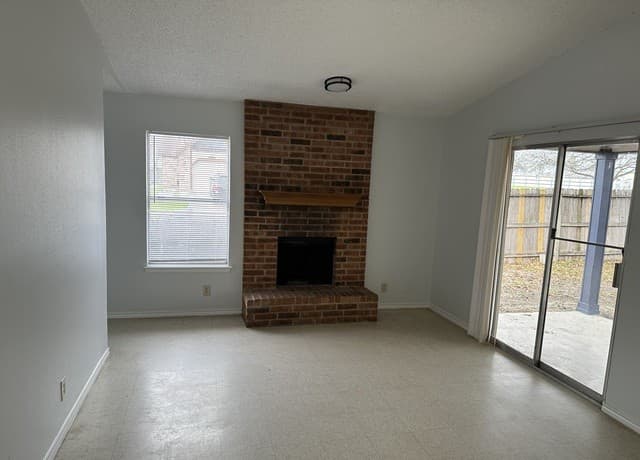2-bedroom rental at 6303 Waddesdon Wood in San Antonio, TX — photo 3