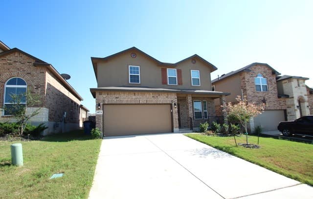 4-bedroom rental at 6074 Akin Circle in San Antonio, TX — photo 2