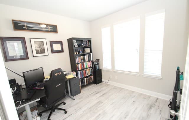 4-bedroom rental at 6074 Akin Circle in San Antonio, TX — photo 4
