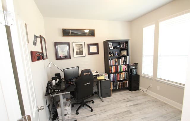 4-bedroom rental at 6074 Akin Circle in San Antonio, TX — photo 5