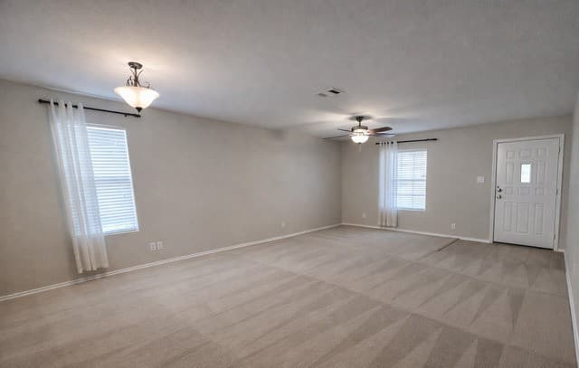 3-bedroom rental at 4002 Angel Trumpet in San Antonio, TX — photo 3