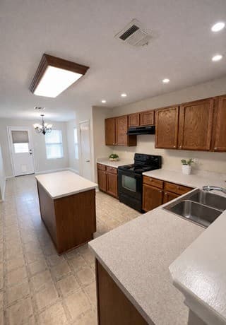 3-bedroom rental at 4002 Angel Trumpet in San Antonio, TX — photo 5