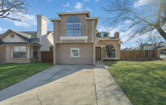 3-bedroom rental at 4102 Mystic Sunrise Dr in San Antonio, TX — photo 2