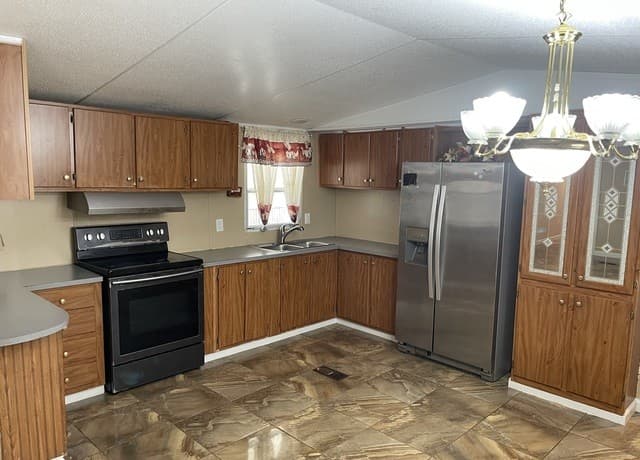 3-bedroom rental at 13510 Elm Forrest in San Antonio, TX — photo 4