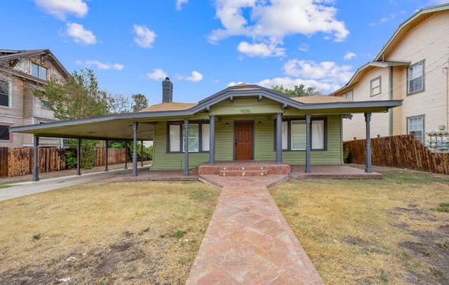 636 Rigsby — photo 1