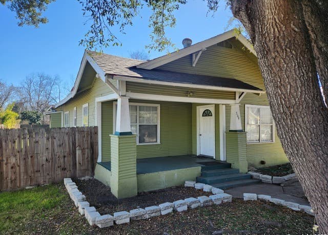 304 Terrell — photo 2