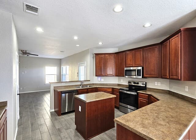 316 Julian Pt — photo 3