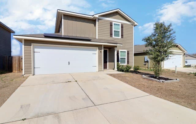 3-bedroom rental at 11811 Latour in San Antonio, TX — photo 2