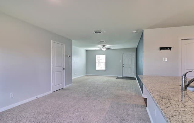 3-bedroom rental at 11811 Latour in San Antonio, TX — photo 5