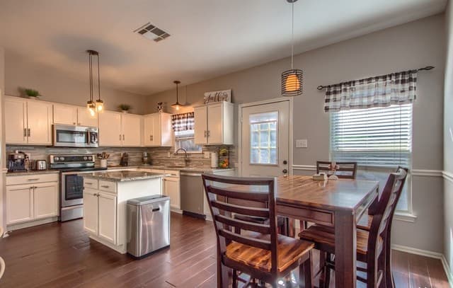 3-bedroom rental at 20515 Tree Meadows in San Antonio, TX — photo 5