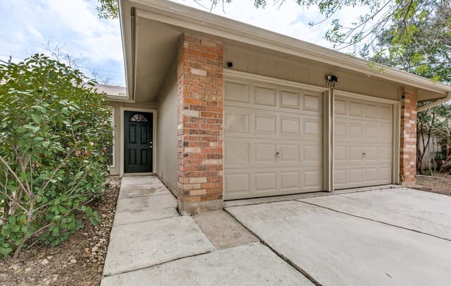 4-bedroom rental at 7114 Spring Morning St in San Antonio, TX — photo 3