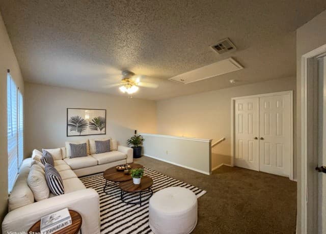 3-bedroom rental at 10535 Dugas Drive in San Antonio, TX — photo 5