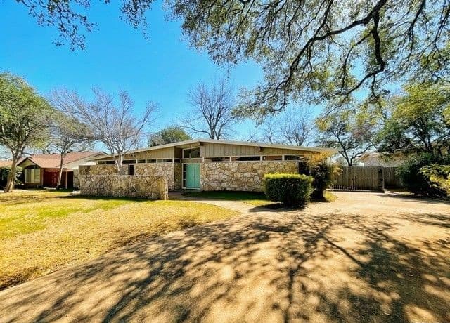 2622 Hopeton Dr — photo 2