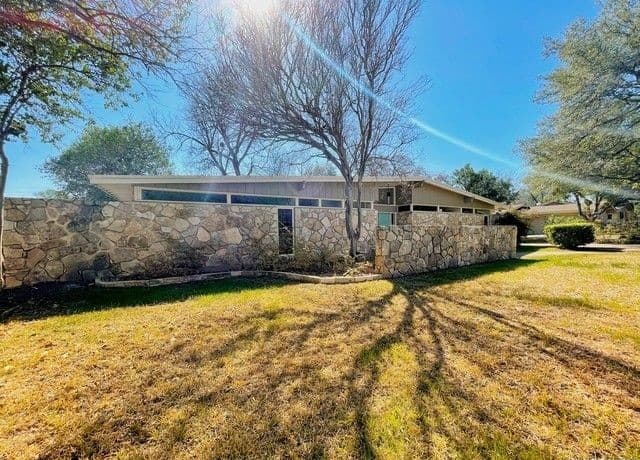 2622 Hopeton Dr — photo 3