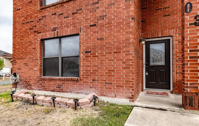 3-bedroom rental at 6203 Lakeview Dr in San Antonio, TX — photo 4