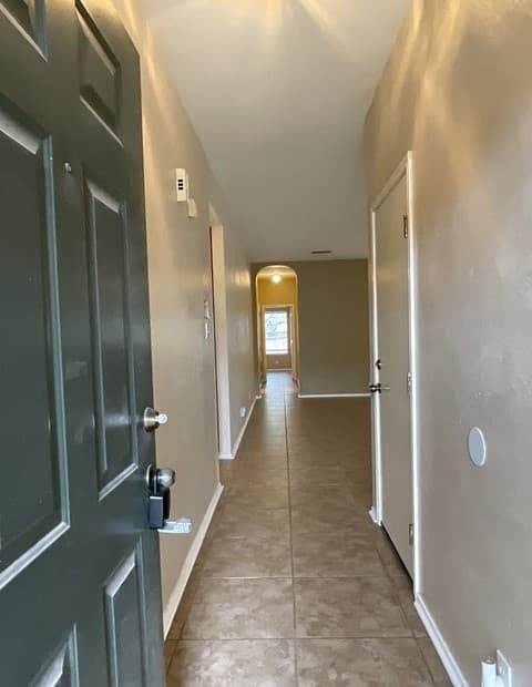 3-bedroom rental at 1327 Diamond in San Antonio, TX — photo 2