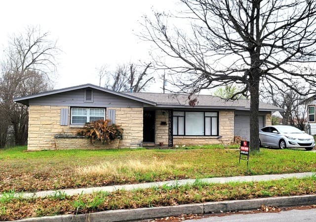 3-bedroom rental at 558 Adrian in San Antonio, TX — photo 2