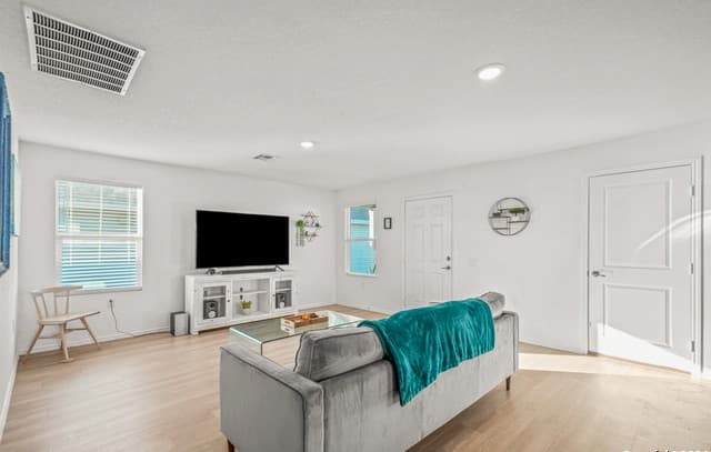 918 Cook Bnd — photo 5