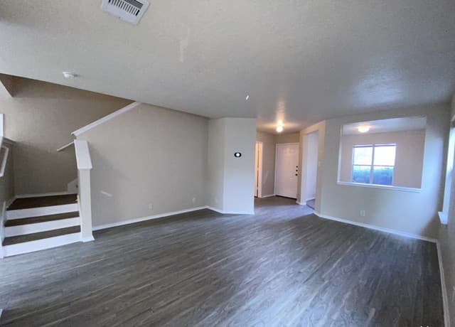 3-bedroom rental at 4938 Corian Springs Dr in San Antonio, TX — photo 4