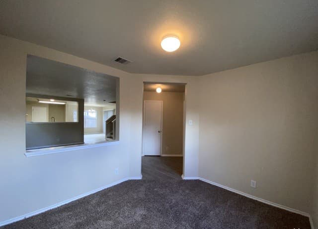 3-bedroom rental at 4938 Corian Springs Dr in San Antonio, TX — photo 5