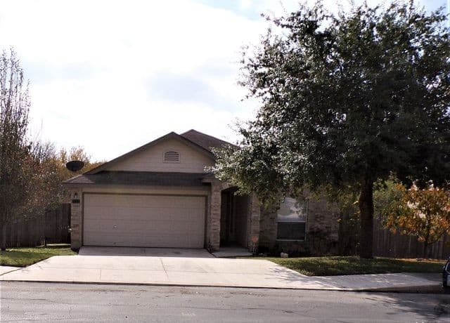 4-bedroom rental at 10722 Firefox Den in San Antonio TX