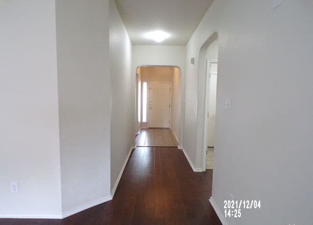 4-bedroom rental at 10722 Firefox Den in San Antonio, TX — photo 3